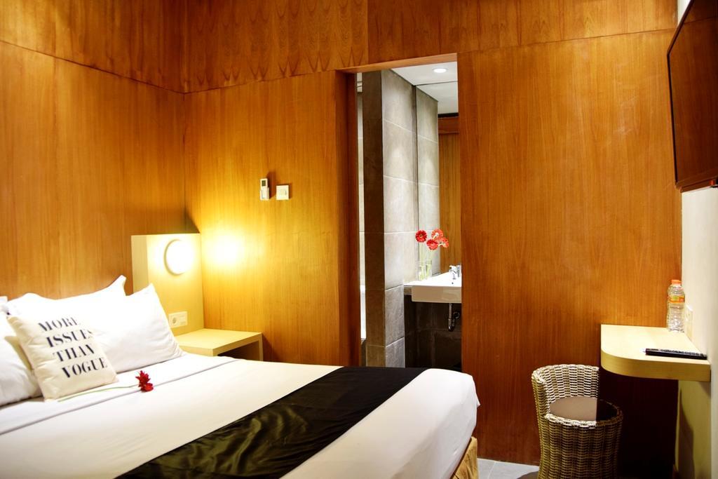 Ekon Hotel Yogyakarta Exterior foto